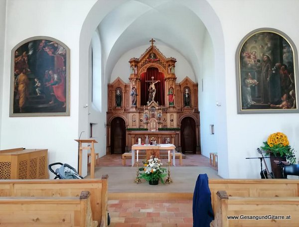 Sängerin Yvonne Brugger Taufe Musik Taufmusik Bodensee Musikerin Gitarre Gesang Kirche Kapuzinerkloster Feldkirch Taufsängerin