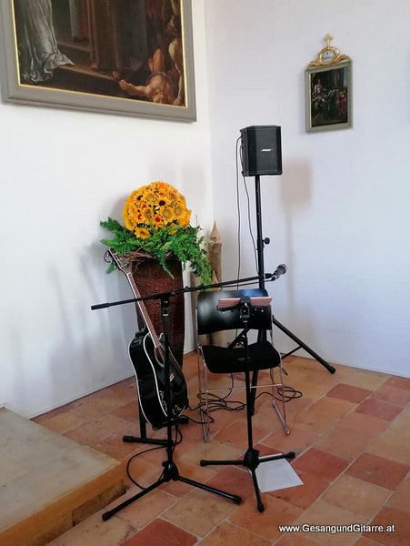 Sängerin Yvonne Brugger Taufe Musik Taufmusik Bodensee Musikerin Gitarre Gesang Kirche Kapuzinerkloster Feldkirch Taufsängerin