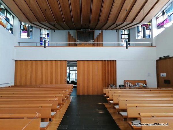 Sängerin Yvonne Brugger evangelische Taufe Musik Taufmusik Bodensee Musikerin Gitarre Gesang Kirche Taufsängerin Pauluskirche Feldkirch