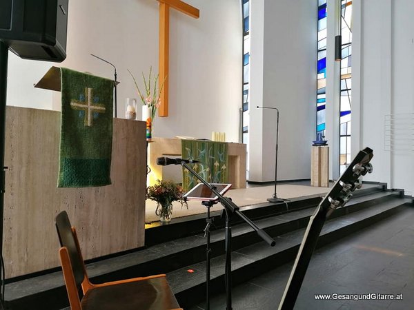Sängerin Yvonne Brugger evangelische Taufe Musik Taufmusik Bodensee Musikerin Gitarre Gesang Kirche Taufsängerin Pauluskirche Feldkirch