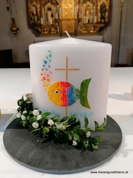 Sängerin Yvonne Brugger Taufe Musik Taufmusik Bodensee Musikerin Gitarre Gesang Taufsängerin Kirche Kapelle Götzis Meschach