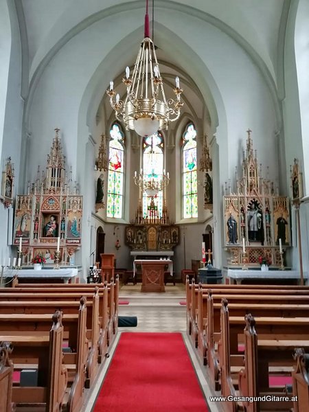 Sängerin Yvonne Brugger Taufe Musik Taufmusik Bodensee Musikerin Gitarre Gesang Taufsängerin Kirche Kapelle Götzis Meschach