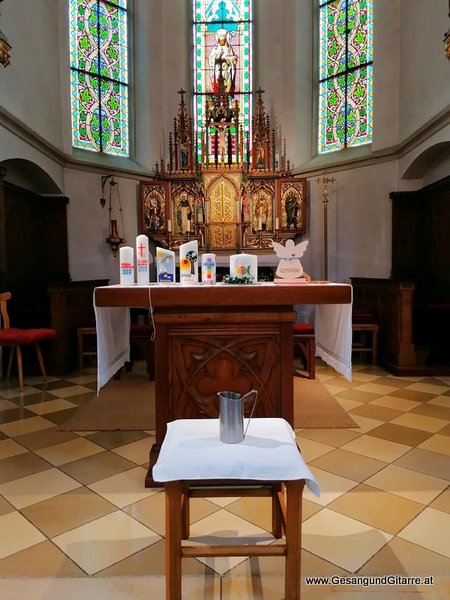 Sängerin Yvonne Brugger Taufe Musik Taufmusik Bodensee Musikerin Gitarre Gesang Taufsängerin Kirche Kapelle Götzis Meschach