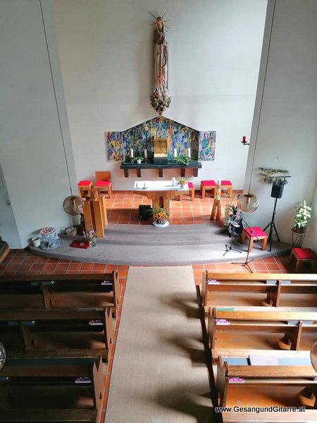 Sängerin Yvonne Brugger Taufe Musik Taufmusik Bodensee Musikerin Gitarre Gesang Kirche Taufsängerin Dornbirn Gütle