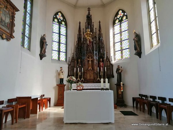 Sängerin Yvonne Brugger Taufe Musik Taufmusik Bodensee Musikerin Gitarre Gesang Taufsängerin Kirche Salem Deutschland Bodenseekreis Baden Württemberg