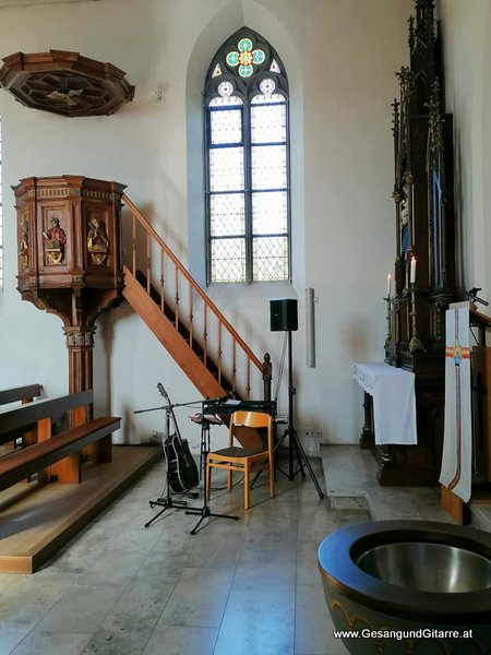 Sängerin Yvonne Brugger Taufe Musik Taufmusik Bodensee Musikerin Gitarre Gesang Taufsängerin Kirche Salem Deutschland Bodenseekreis Baden Württemberg