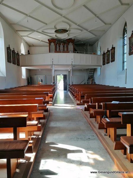 Sängerin Yvonne Brugger Taufe Musik Taufmusik Bodensee Musikerin Gitarre Gesang Taufsängerin Kirche Salem Deutschland Bodenseekreis Baden Württemberg