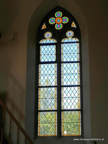 Sängerin Yvonne Brugger Taufe Musik Taufmusik Bodensee Musikerin Gitarre Gesang Taufsängerin Kirche Salem Deutschland Bodenseekreis Baden Württemberg