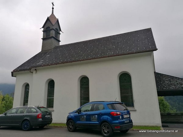 Sängerin Yvonne Brugger Taufe Musik Taufmusik Bodensee Musikerin Gitarre Gesang Taufsängerin Kirche Kapelle Bonacker Laterns