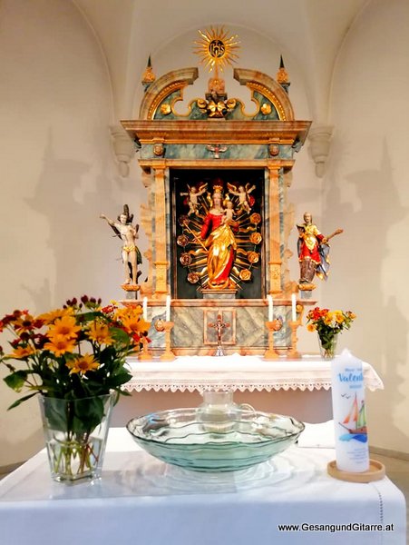 Sängerin Yvonne Brugger Taufe Musik Taufmusik Bodensee Musikerin Gitarre Gesang Taufsängerin Kirche Kapelle Bonacker Laterns
