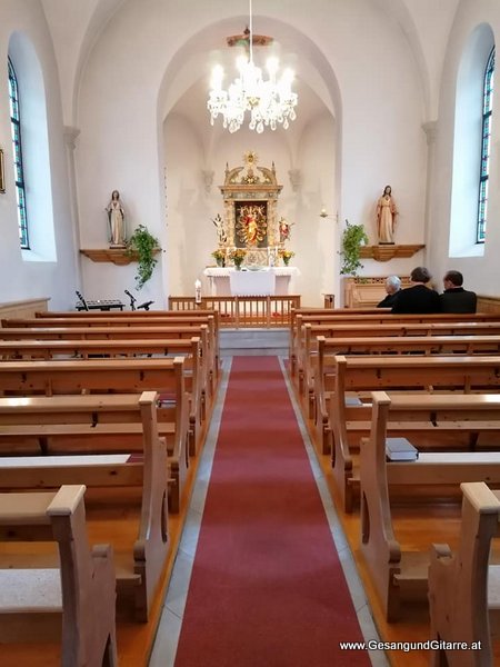 Sängerin Yvonne Brugger Taufe Musik Taufmusik Bodensee Musikerin Gitarre Gesang Taufsängerin Kirche Kapelle Bonacker Laterns