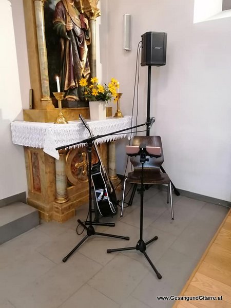 Sängerin Yvonne Brugger Taufe Musik Taufmusik Bodensee Musikerin Gitarre Gesang Kirche Taufsängerin Lustenau St. Antoniuskapelle
