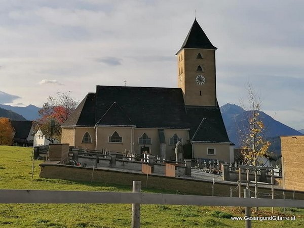 Sängerin Gitarre Musikerin Trauerfeier Verabschiedung Beerdigung Begräbnis Batschuns Innerbraz Kirche