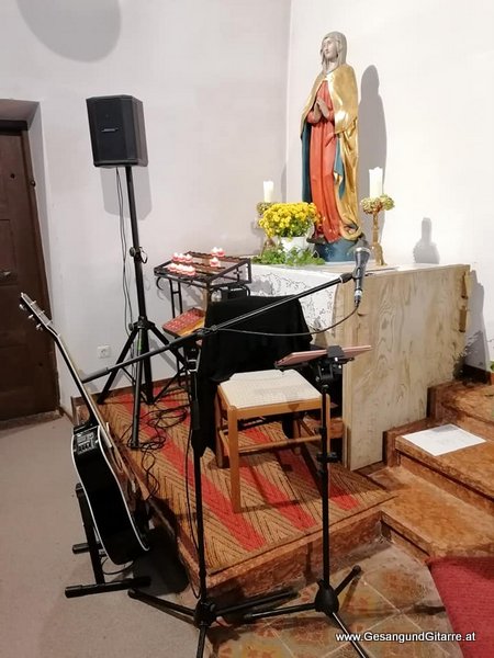 Sängerin Gitarre Musikerin Trauerfeier Verabschiedung Beerdigung Begräbnis Batschuns Innerbraz Kirche