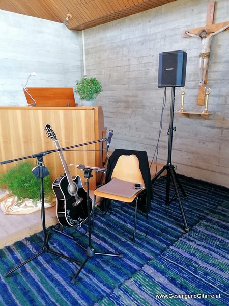 Hochzeitssängerin Sängerin Yvonne Brugger Traufe Trauung Taufe Musik Taufmusik Bodensee Musikerin Gitarre Gesang Kirche Maria Schnee Kehlegg Dornbirn