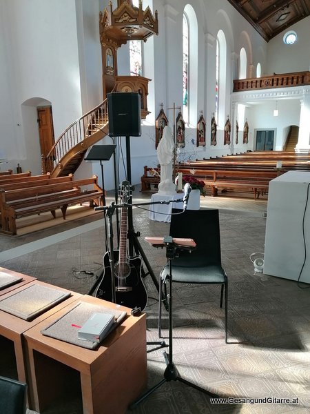 Sängerin Yvonne Brugger Taufe Musik Taufmusik Bodensee Musikerin Gitarre Gesang Kirche Taufsängerin Lauterach Vorarlberg