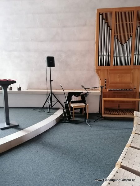 Taufsängerin Sängerin mit Gitarre Taufe Musik Taufmusik Bodensee Musikerin Gitarre Gesang Taufsängerin Bodensee St. Arbogast Götzis Vorarlberg www.GesangundGitarre.at Yvonne Brugger