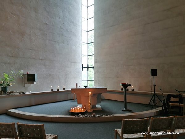 Taufsängerin Sängerin mit Gitarre Taufe Musik Taufmusik Bodensee Musikerin Gitarre Gesang Taufsängerin Bodensee St. Arbogast Götzis Vorarlberg www.GesangundGitarre.at Yvonne Brugger