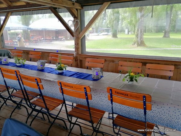 Sängerin mit Gitarre Namenssegnung Segnung Musik Taufmusik Bodensee Musikerin Gitarre Gesang Taufsängerin Bodensee Altenrhein Schweiz Vorarlberg
