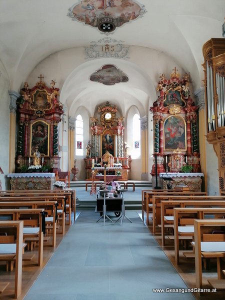 Musik Trauerfeier Kirche Trauersängerin Sängerin mit Gitarre Beerdigung Begräbnis Trauerfeier Verabschiedung Nüziders Vorarlberg www.gesangundgitarre.at yvonne brugger