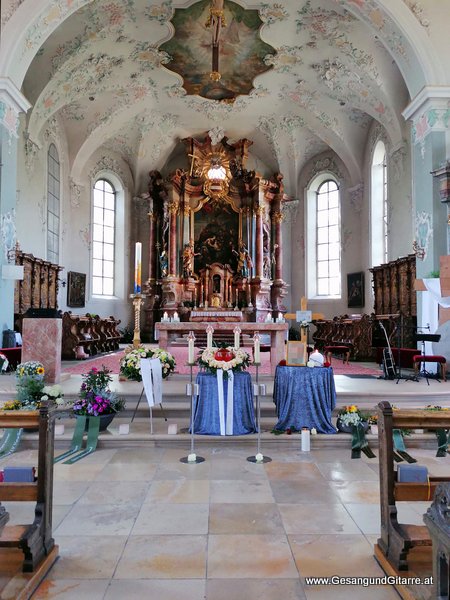 Musik Trauerfeier Kirche Trauersängerin Sängerin mit Gitarre Vorarlberg Thüringen Beerdigung Begräbnis Trauerfeier Verabschiedung Bregenz Vorarlberg www.gesangundgitarre.at yvonne brugger