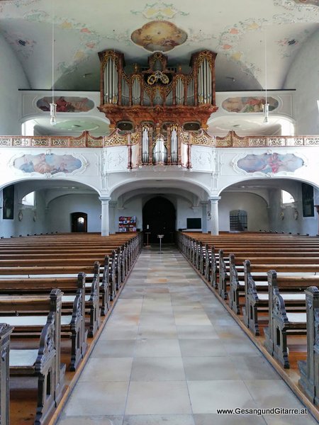 Musik Trauerfeier Kirche Trauersängerin Sängerin mit Gitarre Vorarlberg Thüringen Beerdigung Begräbnis Trauerfeier Verabschiedung Bregenz Vorarlberg www.gesangundgitarre.at yvonne brugger