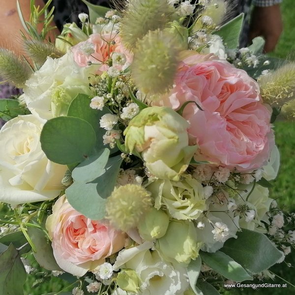 Sängerin Hochzeitssängerin Hochzeit Trauung Bildstein Vorarlberg Kirche