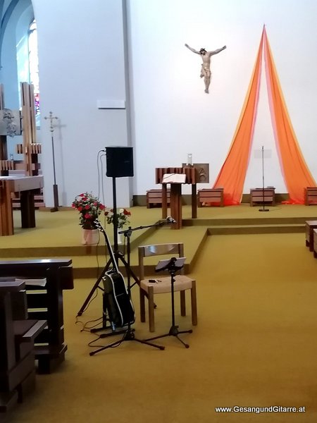 Göfis Taufsängerin Sängerin mit Gitarre Taufe Musik Taufmusik Bodensee Musikerin Gitarre Gesang Kirche Taufsängerin Meiningen Vorarlberg www.gesangundgitarre.at Gesang Gitarre Yvonne Brugger