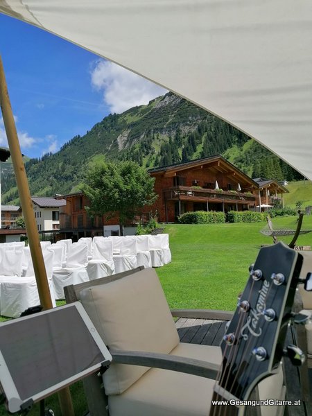 Lech Arlberg Musik Sängerin Hochzeitssängerin Hochzeit Trauung Vorarlberg Kirche www.gesangundgitarre.at Gesang Gitarre Yvonne Brugger