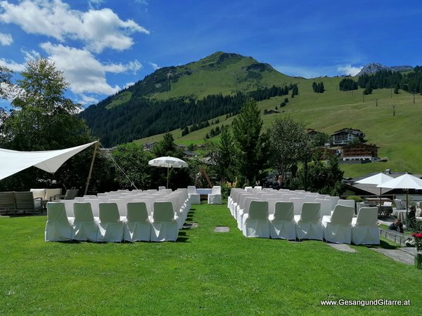 Lech Arlberg Musik Sängerin Hochzeitssängerin Hochzeit Trauung Vorarlberg Kirche www.gesangundgitarre.at Gesang Gitarre Yvonne Brugger