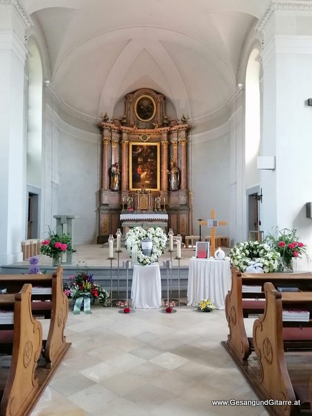 Trauerfeier Beerdigung Verabschiedung Lochau Vorarlberg Musik Kirche Trauersängerin Sängerin mit Gitarre www.gesangundgitarre.at Gesang Gitarre Yvonne Brugger