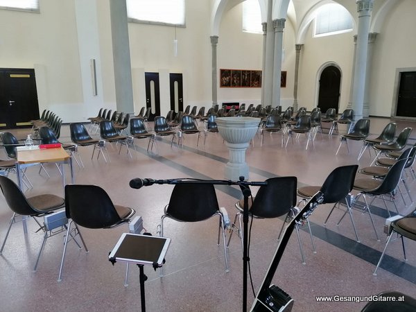 Hard Taufsängerin Sängerin mit Gitarre Taufe Musik Taufmusik Bodensee Musikerin Gitarre Gesang Kirche Taufsängerin Meiningen Vorarlberg www.gesangundgitarre.at Gesang Gitarre Yvonne Brugger