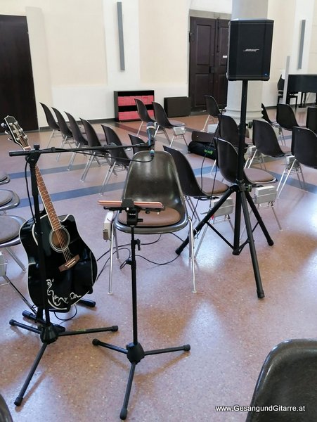 Hard Taufsängerin Sängerin mit Gitarre Taufe Musik Taufmusik Bodensee Musikerin Gitarre Gesang Kirche Taufsängerin Meiningen Vorarlberg www.gesangundgitarre.at Gesang Gitarre Yvonne Brugger