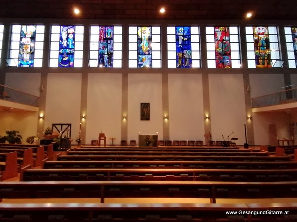 Trauerfeier Beerdigung Verabschiedung Altach Vorarlberg Musik Kirche Trauersängerin Sängerin mit Gitarre www.gesangundgitarre.at Gesang Gitarre Yvonne Brugger