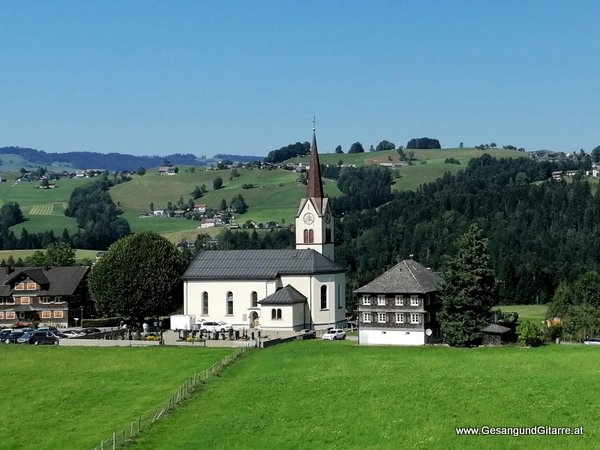 Kirche Müselbach Vorarlberg Musik Sängerin Hochzeitssängerin Hochzeit Trauung Vorarlberg Kirche www.gesangundgitarre.at Gesang Gitarre Yvonne Brugger