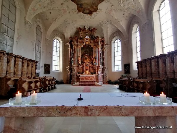 Bregenz Vorarlberg Bodensee Taufsängerin Sängerin mit Gitarre Taufe Musik Taufmusik Bodensee Musikerin Gitarre Gesang Kirche Taufsängerin Meiningen Vorarlberg www.gesangundgitarre.at Gesang Gitarre Yvonne Brugger