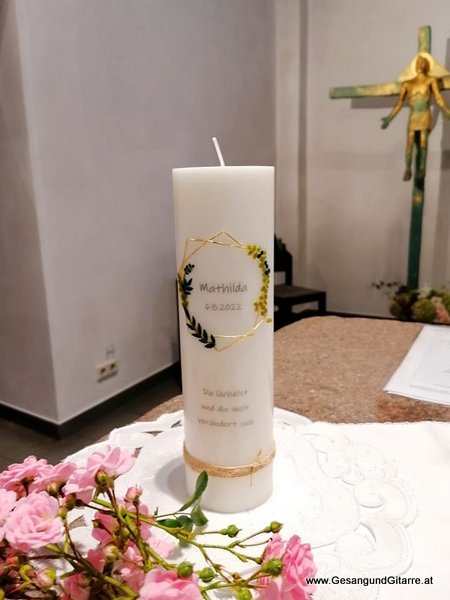 Lustenau St. Antoniuskapelle Kirche Taufsängerin Sängerin mit Gitarre Taufe Musik Taufmusik Bodensee Musikerin Gitarre Gesang Kirche Taufsängerin Meiningen Vorarlberg www.gesangundgitarre.at Gesang Gitarre Yvonne Brugger