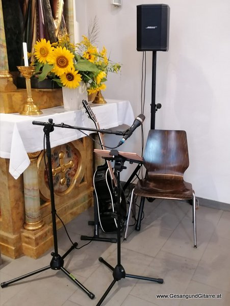 Lustenau St. Antoniuskapelle Kirche Taufsängerin Sängerin mit Gitarre Taufe Musik Taufmusik Bodensee Musikerin Gitarre Gesang Kirche Taufsängerin Meiningen Vorarlberg www.gesangundgitarre.at Gesang Gitarre Yvonne Brugger