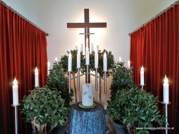 Kirche Friedhof Lochau Trauerfeier Beerdigung Verabschiedung Vorarlberg Musik Kirche Trauersängerin Sängerin mit Gitarre www.gesangundgitarre.at Gesang Gitarre Yvonne Brugger