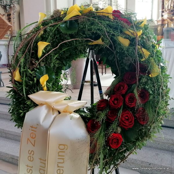 Kirche Höchst Bodensee Trauerfeier Beerdigung Verabschiedung Vorarlberg Musik Kirche Trauersängerin Sängerin mit Gitarre www.gesangundgitarre.at Gesang Gitarre Yvonne Brugger