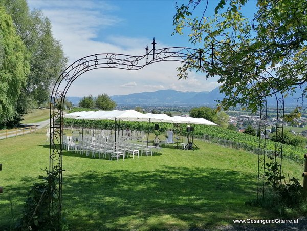 Freie Trauung Schweiz Musik Solomusikerin Sängerin Hochzeitssängerin Hochzeit Trauung Vorarlberg Kirche www.gesangundgitarre.at Gesang Gitarre Yvonne Brugger