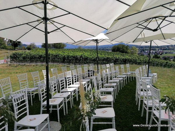 Freie Trauung Schweiz Musik Solomusikerin Sängerin Hochzeitssängerin Hochzeit Trauung Vorarlberg Kirche www.gesangundgitarre.at Gesang Gitarre Yvonne Brugger
