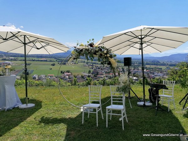 Freie Trauung Schweiz Musik Solomusikerin Sängerin Hochzeitssängerin Hochzeit Trauung Vorarlberg Kirche www.gesangundgitarre.at Gesang Gitarre Yvonne Brugger
