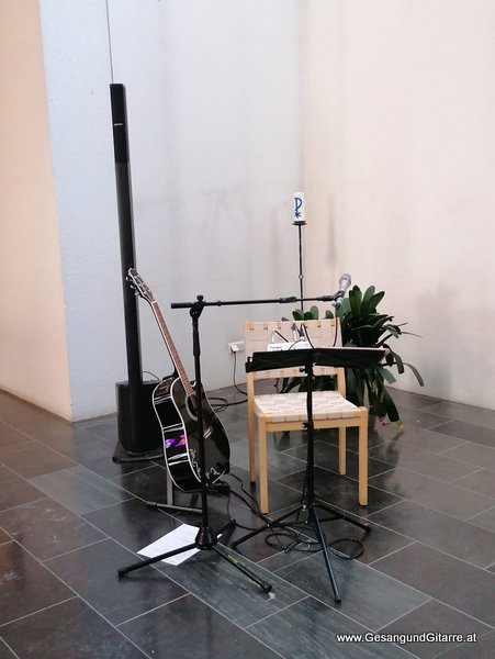 Feldkirch Tisis Morgenmesse Taufsängerin Sängerin mit Gitarre Taufe Musik Taufmusik Bodensee Musikerin Gitarre Gesang Kirche Taufsängerin Meiningen Vorarlberg www.gesangundgitarre.at Gesang Gitarre Yvonne Brugger