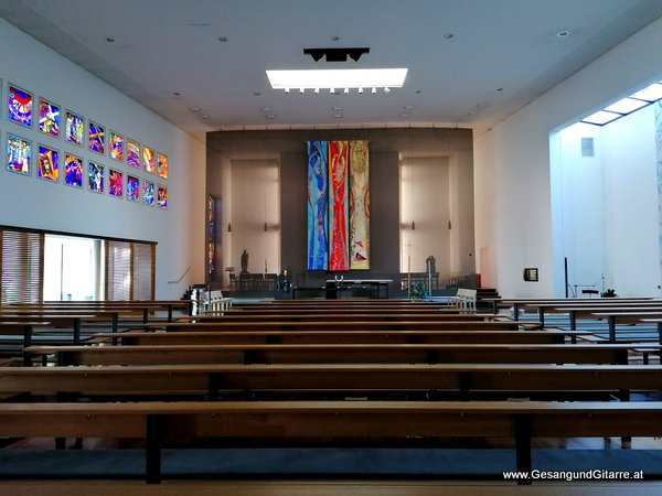 Feldkirch Tisis Morgenmesse Taufsängerin Sängerin mit Gitarre Taufe Musik Taufmusik Bodensee Musikerin Gitarre Gesang Kirche Taufsängerin Meiningen Vorarlberg www.gesangundgitarre.at Gesang Gitarre Yvonne Brugger
