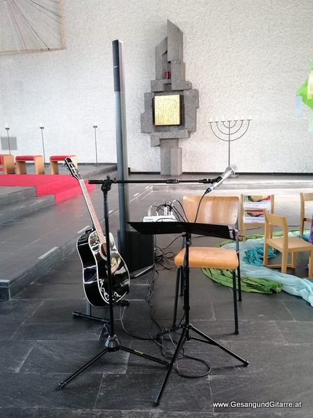 Kirche Rankweil Trauerfeier Beerdigung Verabschiedung Vorarlberg Musik Kirche Trauersängerin Sängerin mit Gitarre www.trauer-musik.at www.gesangundgitarre.at Gesang Gitarre Yvonne Brugger Trauersängerin Kirchensängerin