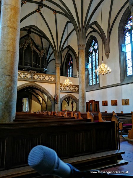 Kirche St. Florin Vaduz FL Liechtenstein Trauerfeier Beerdigung Verabschiedung Vorarlberg Musik Kirche Trauersängerin Sängerin mit Gitarre www.trauer-musik.at www.gesangundgitarre.at Gesang Gitarre Yvonne Brugger Trauersängerin Kirchensängerin
