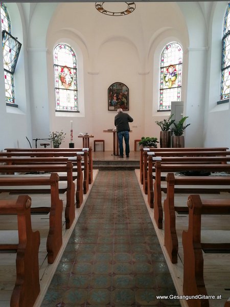 Dornbirn Kapelle Kirche Taufsängerin Sängerin mit Gitarre Taufe Musik Taufmusik Bodensee Musikerin Gitarre Gesang Kirche Taufsängerin Vorarlberg www.gesangundgitarre.at Gesang Gitarre Yvonne Brugger