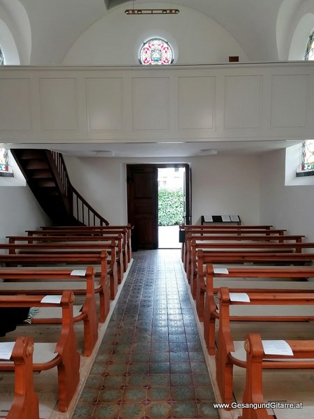Dornbirn Kapelle Kirche Taufsängerin Sängerin mit Gitarre Taufe Musik Taufmusik Bodensee Musikerin Gitarre Gesang Kirche Taufsängerin Vorarlberg www.gesangundgitarre.at Gesang Gitarre Yvonne Brugger