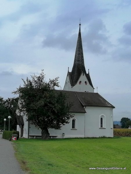 Brederis Rankweil Kapelle Kirche Taufsängerin Sängerin mit Gitarre Taufe Musik Taufmusik Bodensee Musikerin Gitarre Gesang Kirche Taufsängerin Vorarlberg www.gesangundgitarre.at Gesang Gitarre Yvonne Brugger